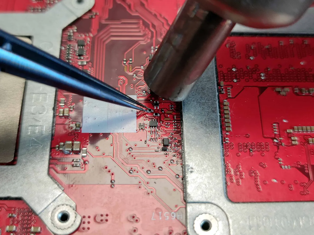 Réparation d'une carte mère Acer Aspire Lite 16 à l'atelier